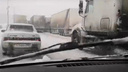 Буксующие фуры парализовали движение на Московском шоссе