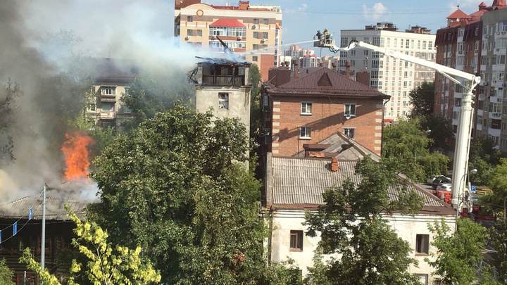 В пожаре на Осипенко пострадали три человека. Главное о происшествии в центре города