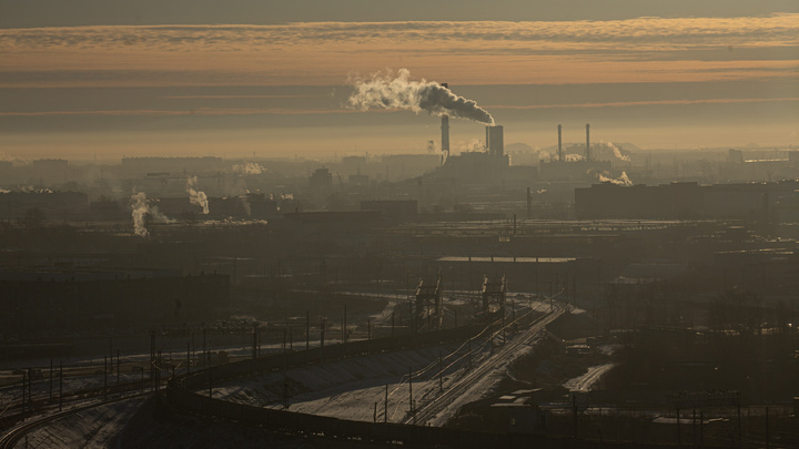 НМУ нет, а смог есть: Челябинск заволокла серая пелена