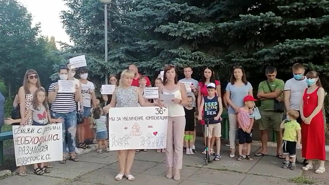 Очередь молодая семья самарская. Семья щербаковых. Минсоцдемографии самарской. Молодая семья тольятти. Миша самарский с родителями.
