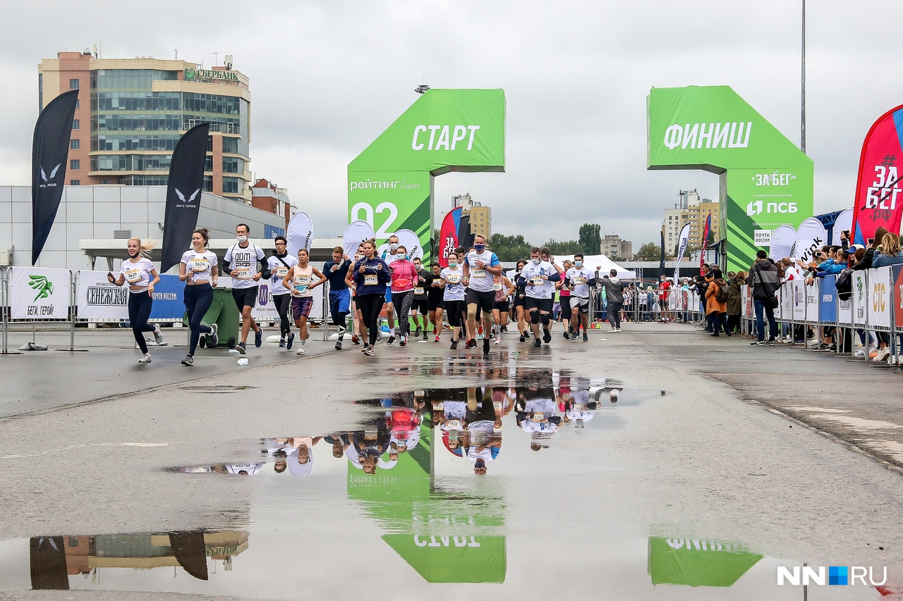 Бегунам повезло с погодой: утром было прохладно Бегунам повезло с погодой: утром было прохладно