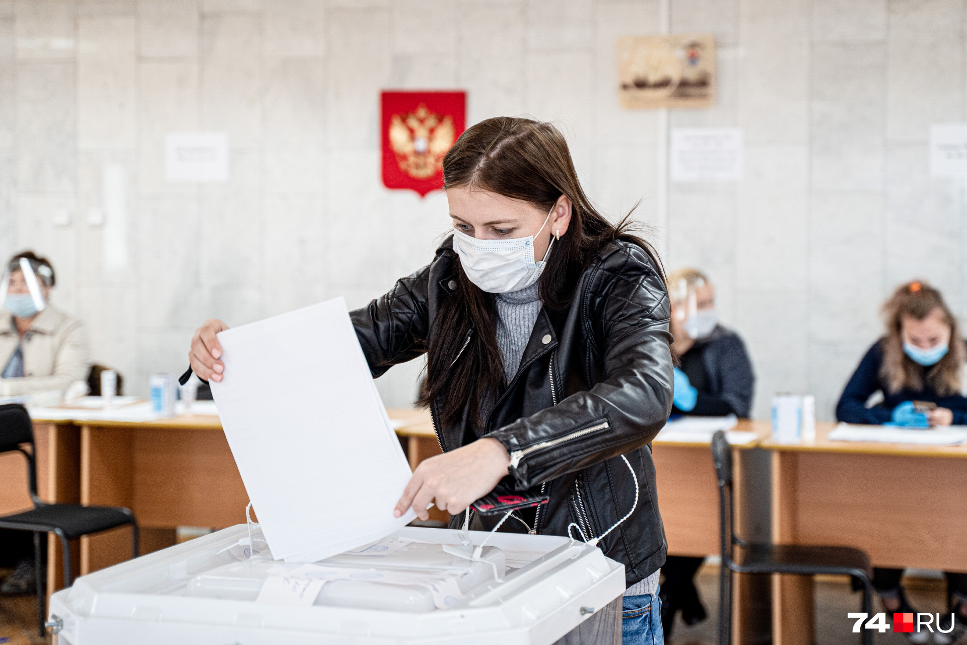 В целом же в Челябинской области сегодня открыт 2321 участок для голосования