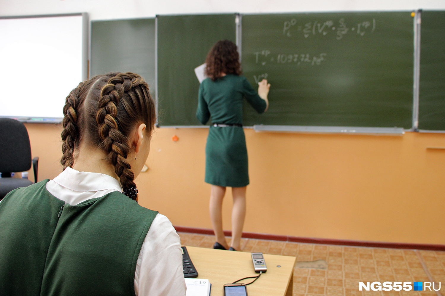 Учительницу из Новосибирска заставили удалить «интимные фото» - показываем, какие