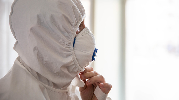 Медсестру кемеровской больницы оштрафовали из-за коронавируса. Рассказываем, что произошло