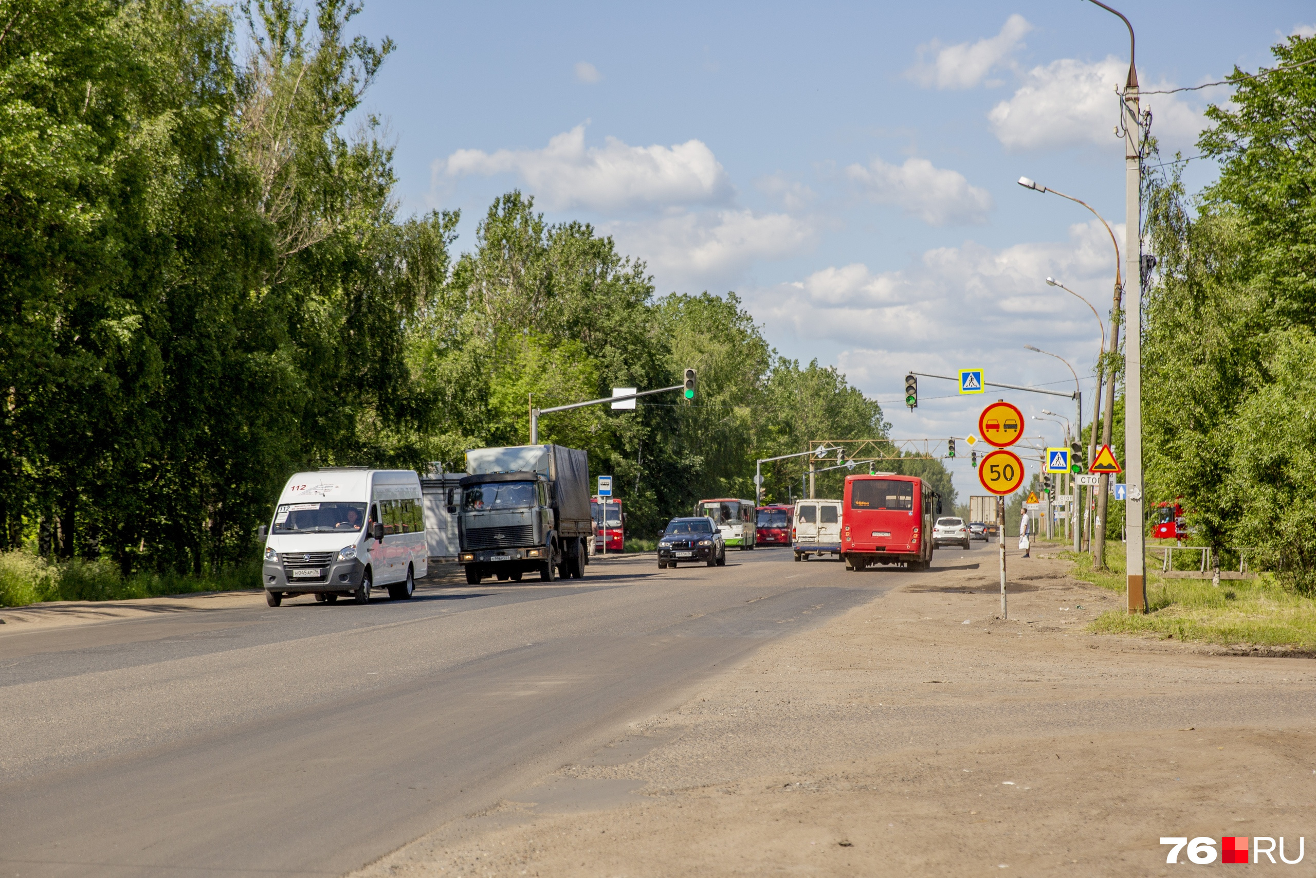 Сейчас выезд из города по проспекту затруднён из-за ям Сейчас выезд из города по проспекту затруднён из-за ям