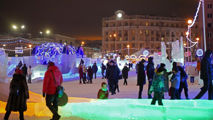 В мэрии рассказали, как будет работать ледовый городок на площади Революции в новогоднюю ночь