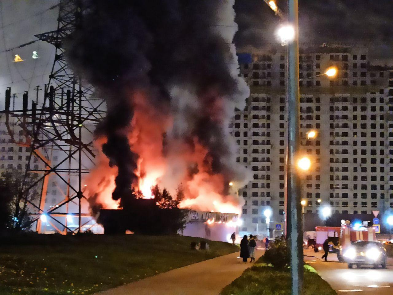 Пожар у метро Приморская СПБ 19.05.2022