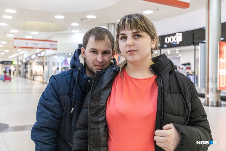 Алёна и Сергей часто бывают в общественных местах