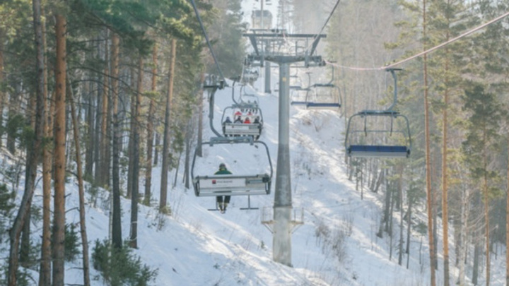 В Красноярске стартовал горнолыжный сезон: «Бобровый лог» закончил подготовку трасс