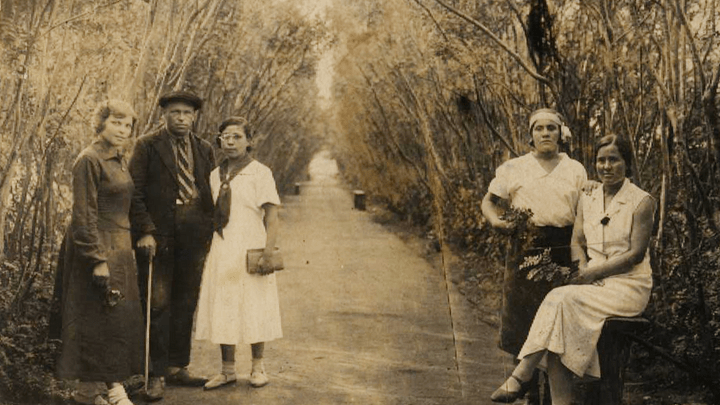 Как выглядят коренные тюменцы? Показываем фотоисторию одной семьи с 30-е по 90-е годы