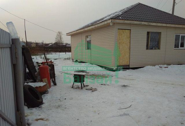 Теплый дом в центре села Горьковка
