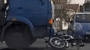 В Арзамасском районе мотоциклист влетел под КАМАЗ, который развернуло от резкого торможения