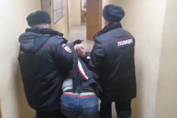 Полицейские передали сбежавшего из психбольницы преступника следователям СК СКР по Ивановской области