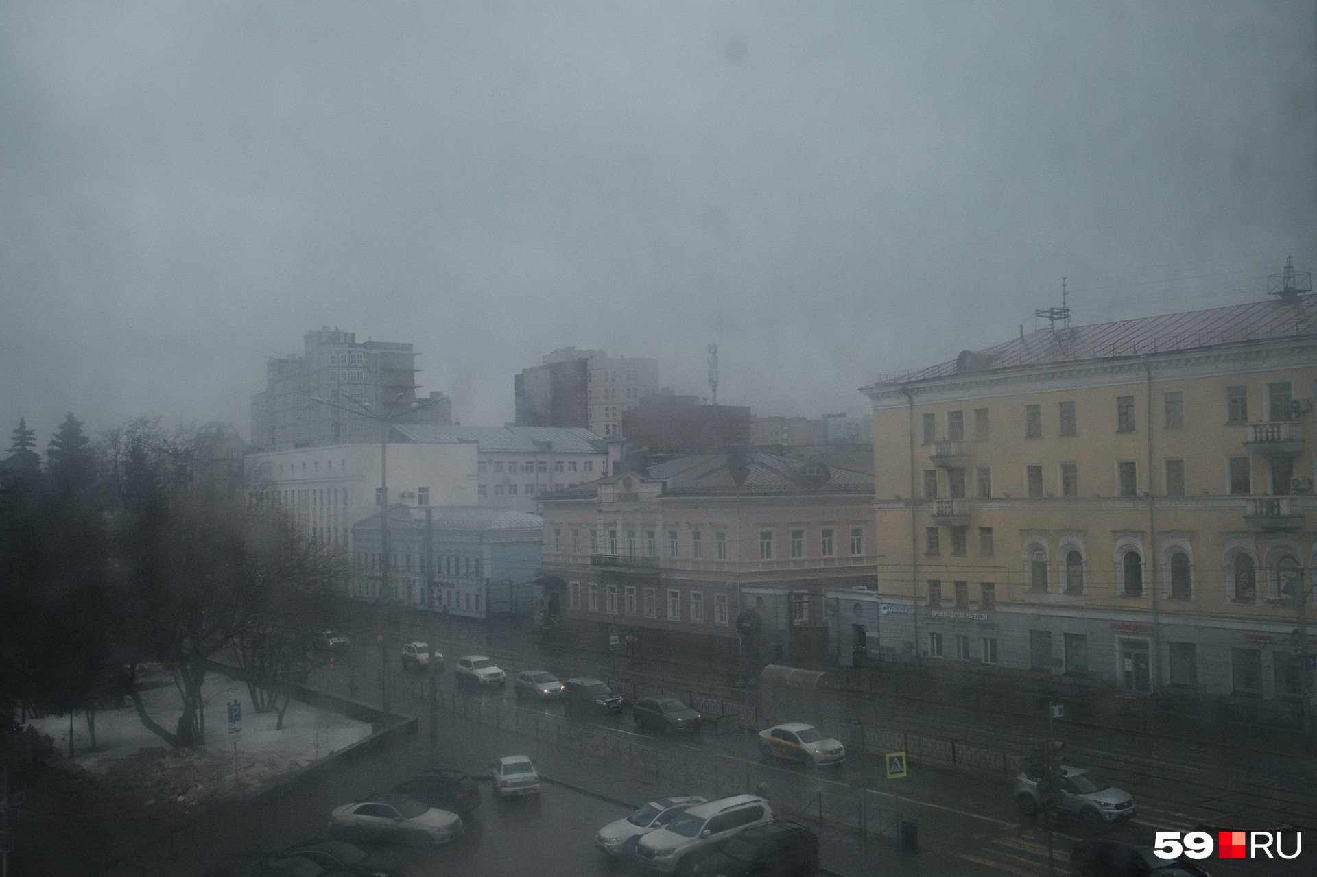 Вид из окна кабинета — интервью с Людмилой Гаджиевой прошло в конце марта