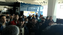 Застрявшие в Толмачёво жители Киргизии объявили голодовку — в аэропорту живут больше 200 человек