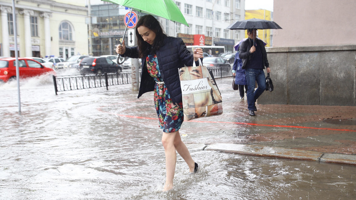 Гром и молнии! В выходные в Екатеринбурге пройдут настоящие тропические ливни