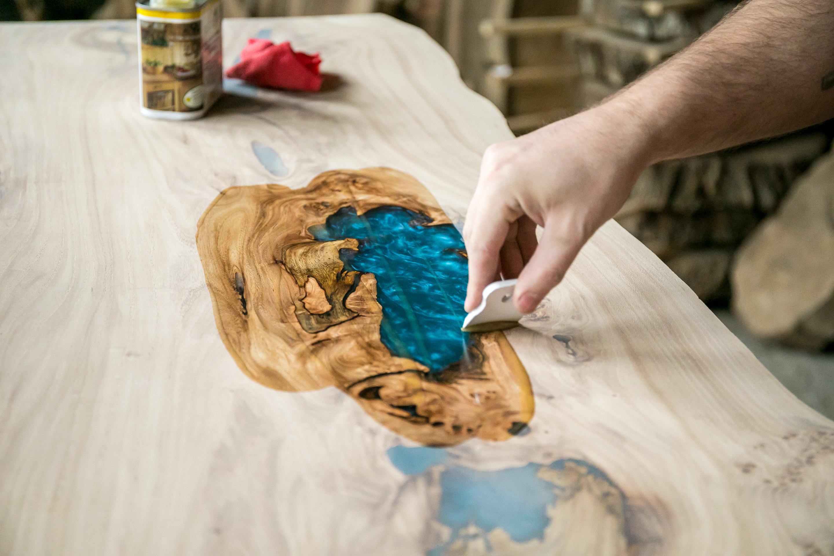 Столешница покрытая маслом. Деревянные столешницы с покрытием. Дерево доска. Лакированный паркет. Планка для столешницы.