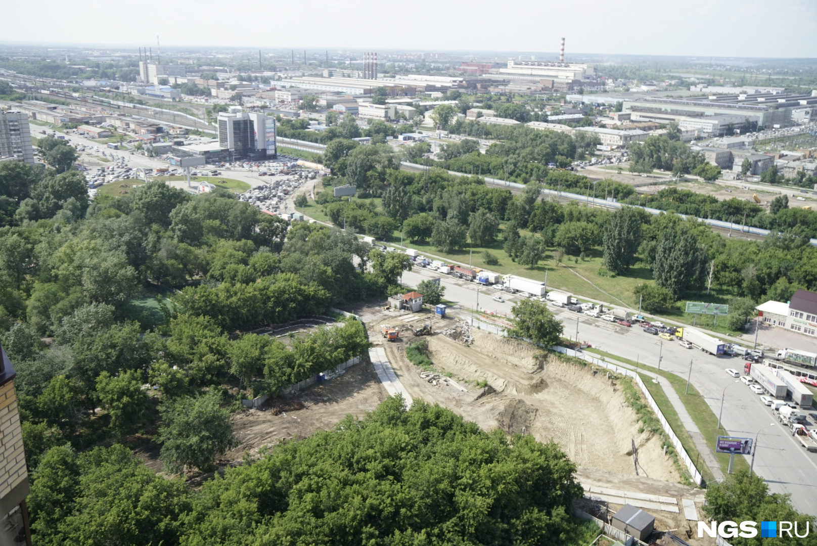 Новостройка займёт угол площади Райсовета, примыкающий к парку и площадке, зарезервированной для строительства поликлиники