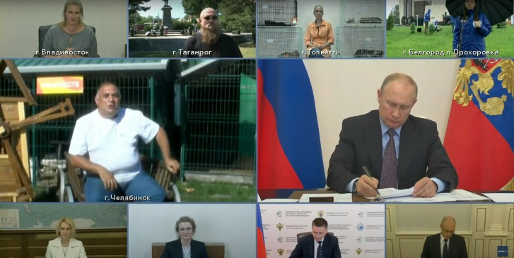Владимир Путин сделал пометки во время разговора с челябинским ветеринаром. Видимо, сработало