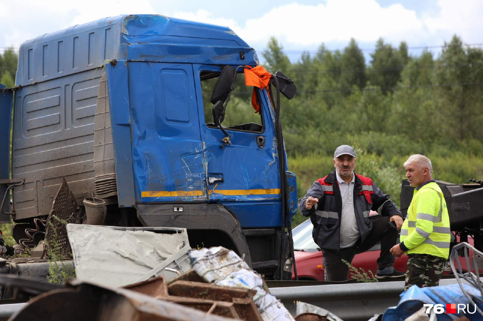 Движение по мосту будет возобновлено сразу, как здесь разгребут завалы Движение по мосту будет возобновлено сразу, как здесь разгребут завалы
