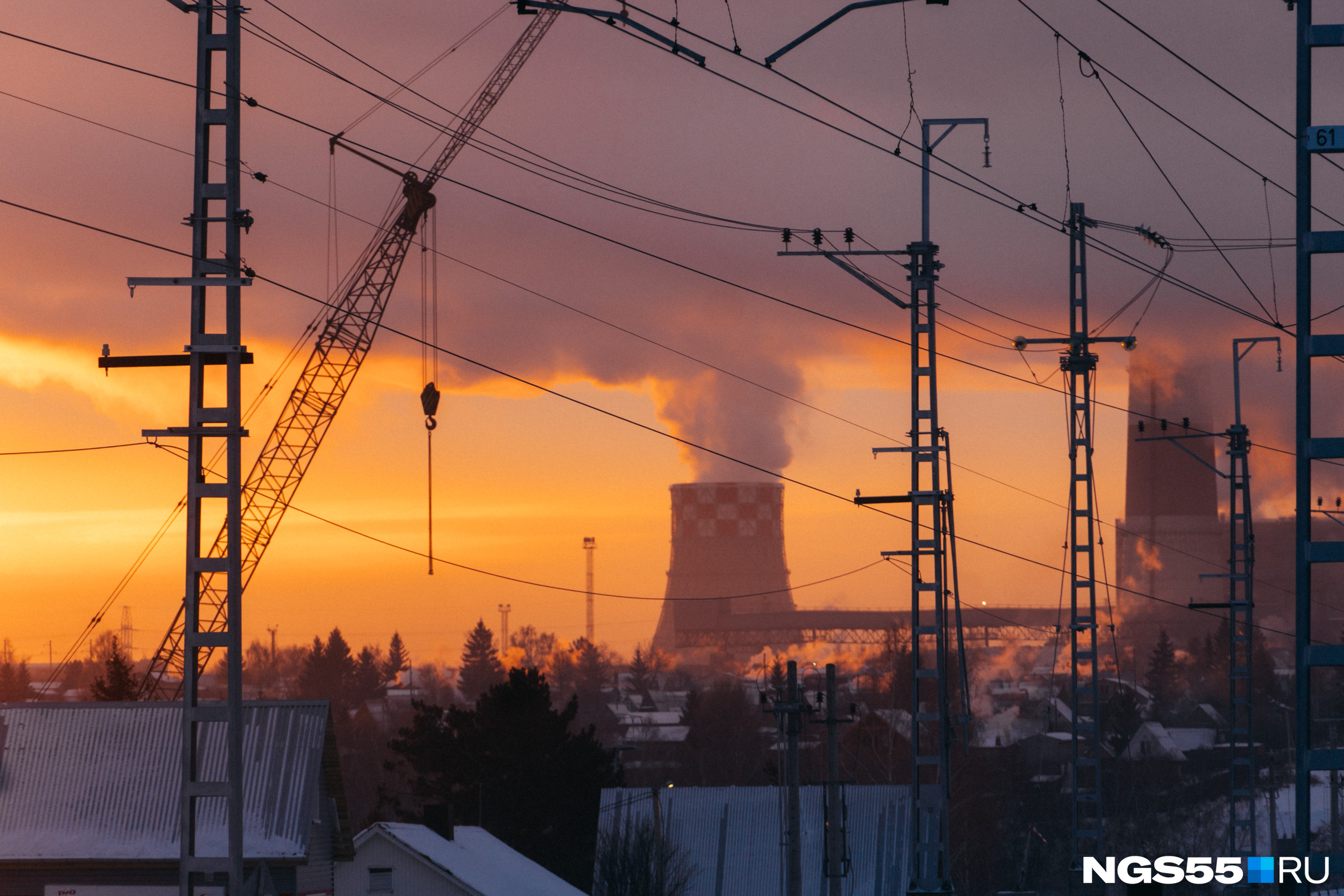 Тэц омск. ТЭЦ рассвет в Лянторе. Закат ТЭЦ-5. Омск ТЭЦ 5 дым фото. Зимнее утро на ТЭЦ Воронеж 1.