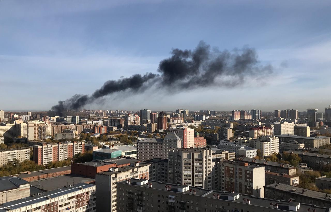 Столб дыма растянулся над городом