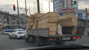 «Это же безобразие!»: самарцы сняли на фото, как по городу разъезжает грузовик с гробами