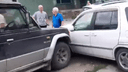 «Отметил дачу»: в Заельцовском районе пьяный водитель «Тойоты» врезался в три припаркованных машины
