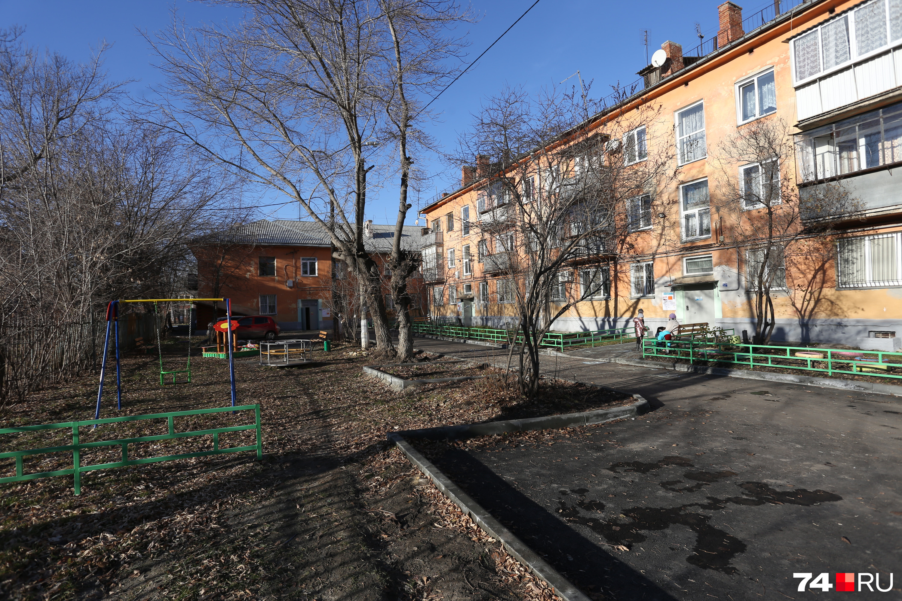Вот пример дешевого ремонта — двор <a href="https://74.ru/text/gorod/66143815/" target="_blank" class="_">в поселке Энергетиков</a> на улице Трубников, 17 и Гранитной, 7 Вот пример дешевого ремонта — двор <a href="https://74.ru/text/gorod/66143815/" target="_blank" class="_">в поселке Энергетиков</a> на улице Трубников, 17 и Гранитной, 7