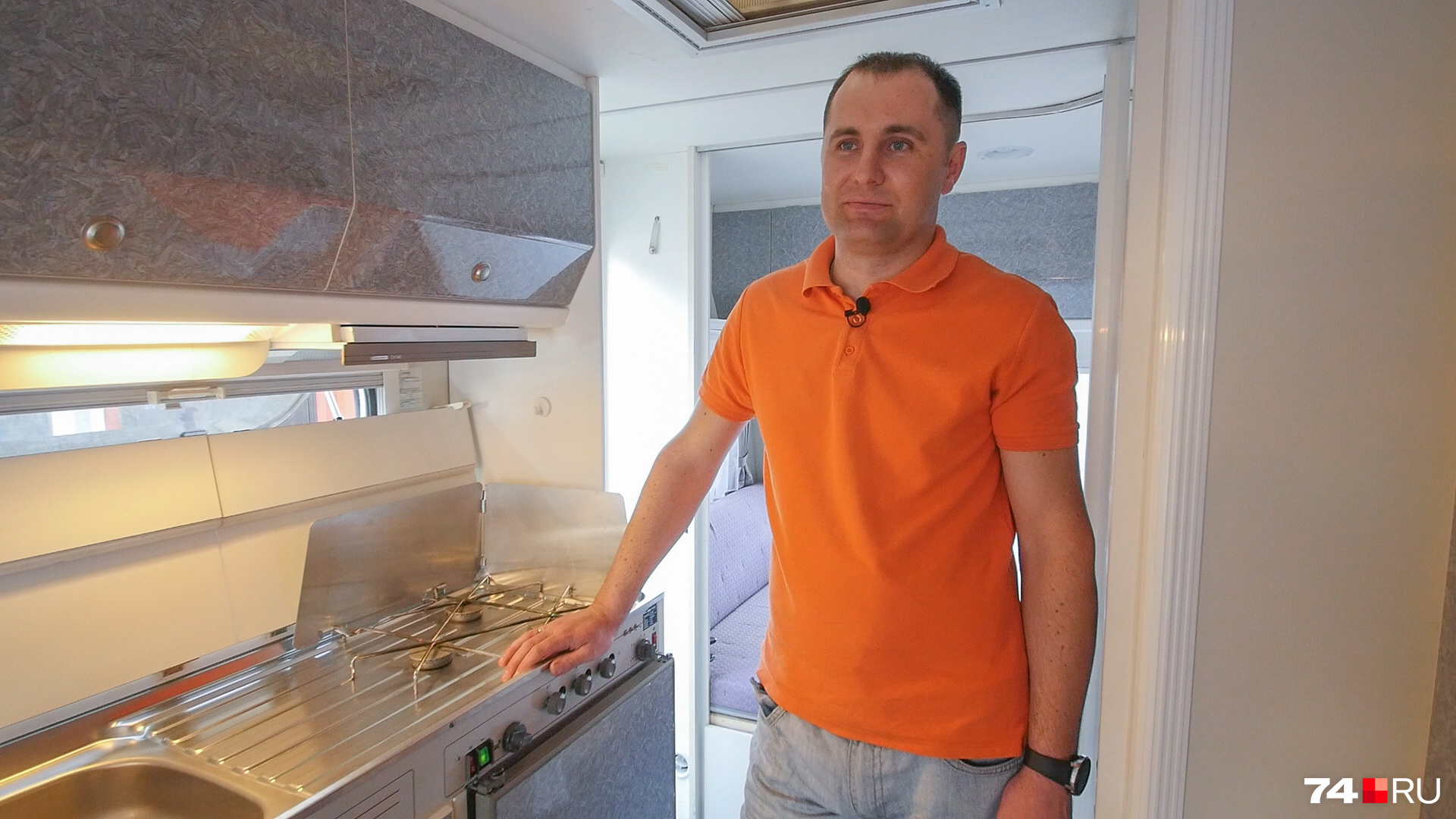 К выбору передвижного домика Максим подошёл основательно — за месяц он перечитал о кемперах всё вдоль и поперёк К выбору передвижного домика Максим подошёл основательно — за месяц он перечитал о кемперах всё вдоль и поперёк