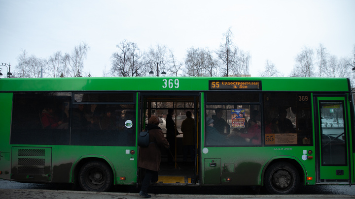 Давка, крики, плач: гневная колонка тюменки об автобусах, едущих из центра после салюта