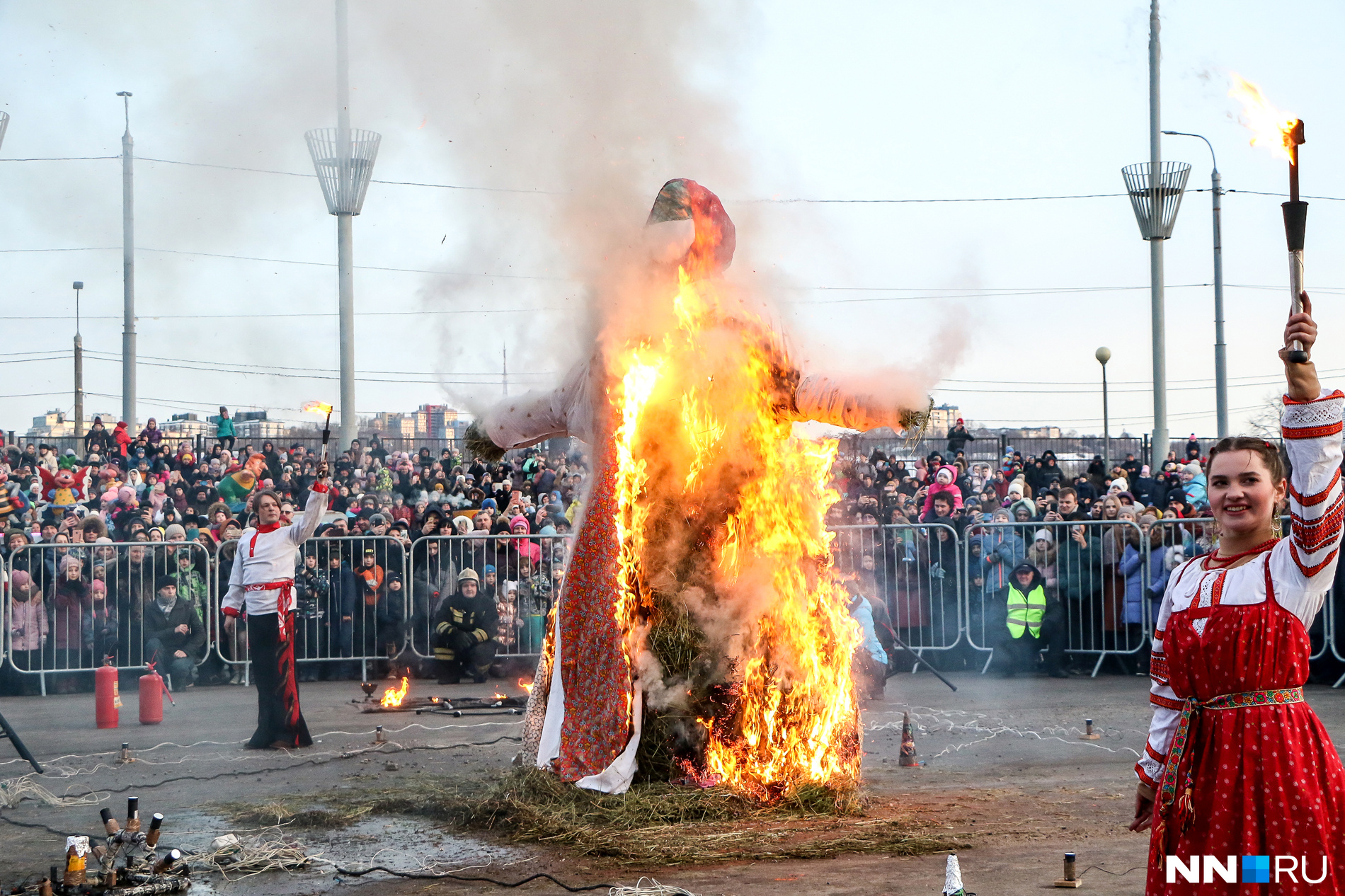 Огненное шоу с сожжением чучела стало кульминацией праздника