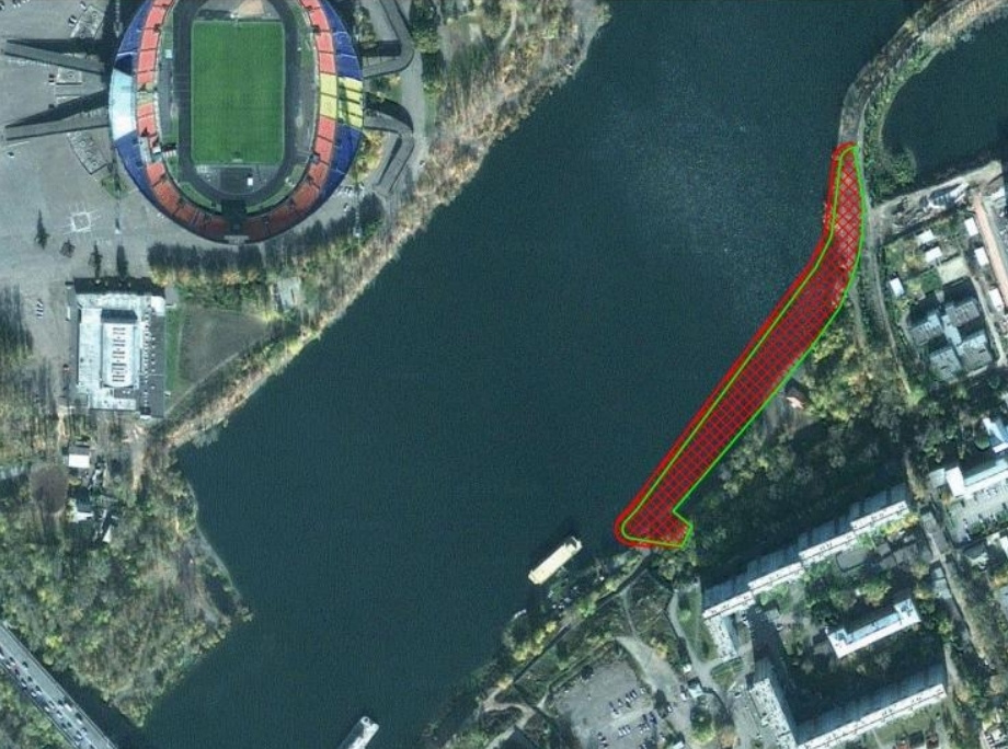 Фрагмент проектной документации. Красная полоса — это участок реки, на котором предлагают возвести насыпь