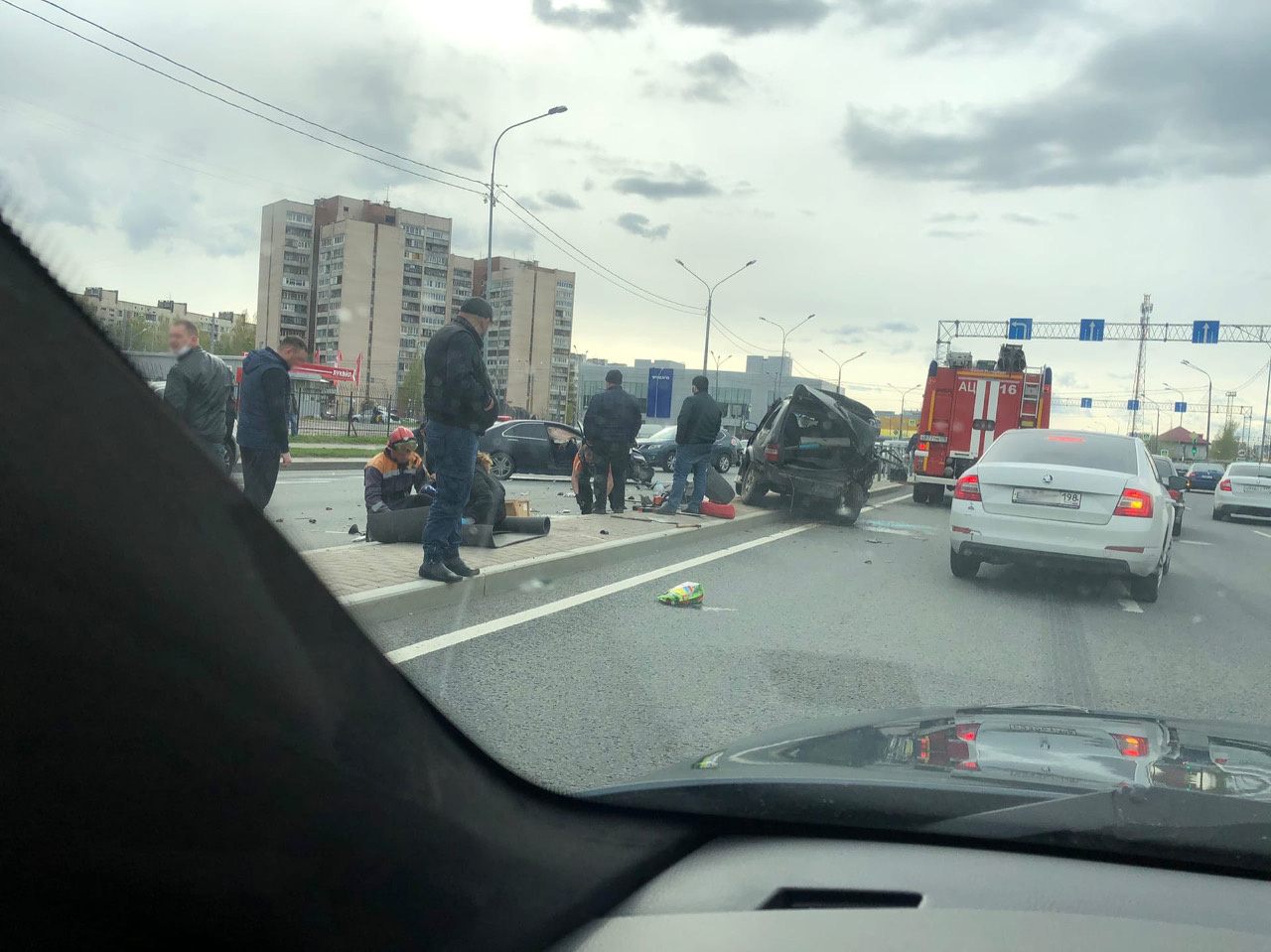 Дтп на суздальском проспекте. Суздальский проспект культуры авария. Авария на Суздальском проспекте СПБ. Перекресток на Суздальском проспекте.