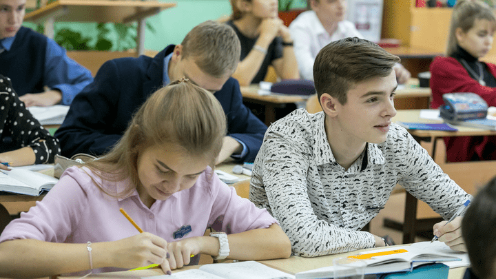 Красноярским девятиклассникам оставили экзамены только по обязательным предметам