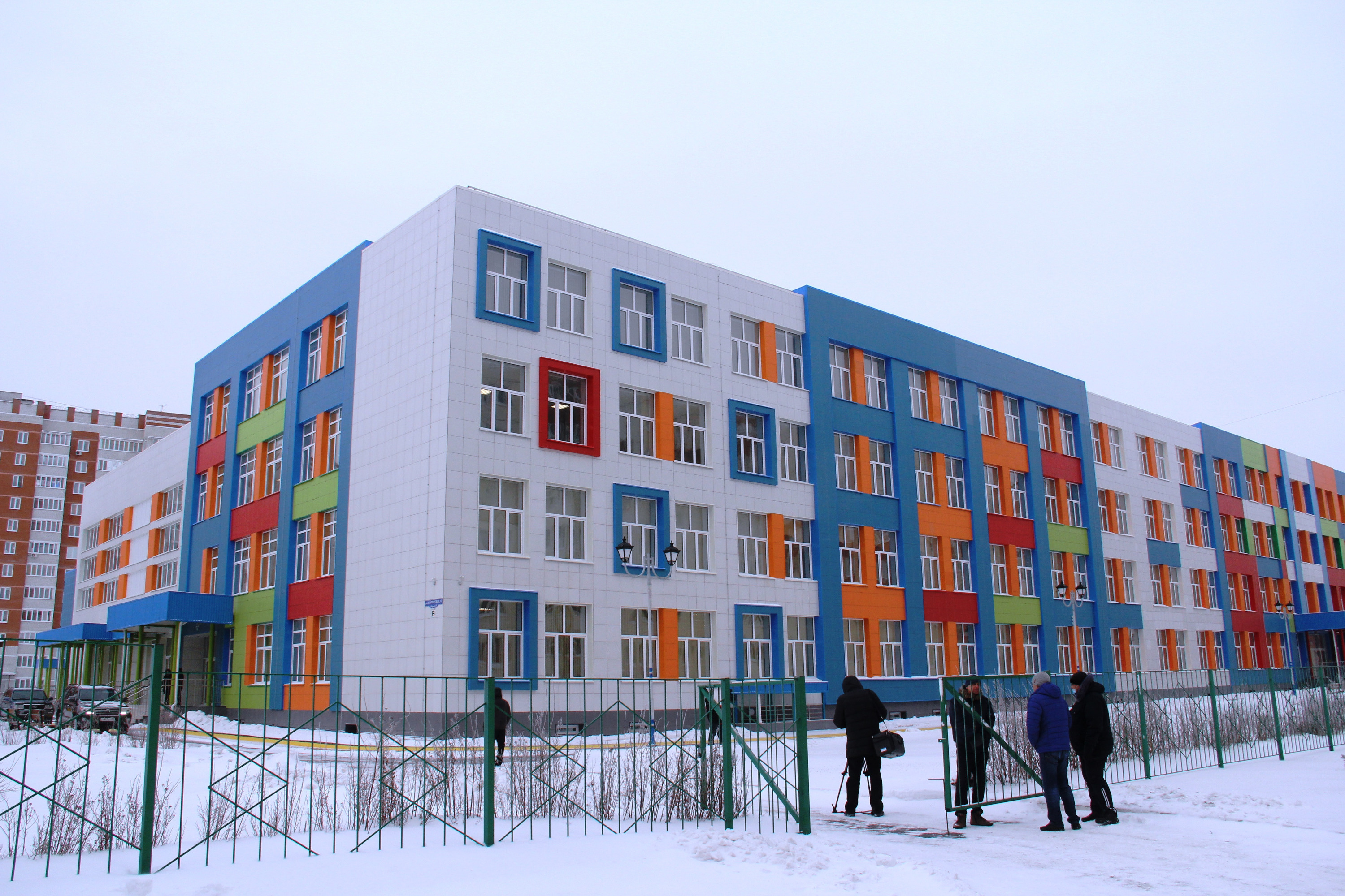 Новая школа в Омске в микрорайоне Амурский-2