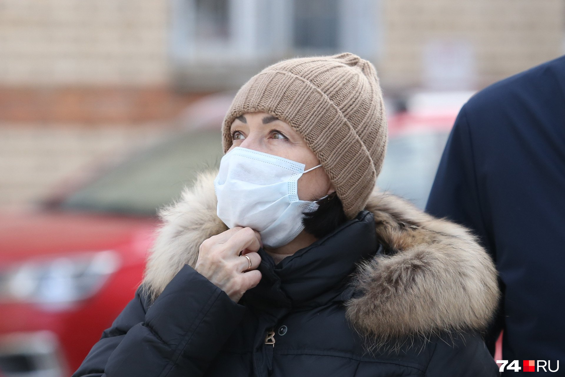 Осмотреть ремонт приехала глава города Наталья Котова, но комментариев журналистам никаких не дала Осмотреть ремонт приехала глава города Наталья Котова, но комментариев журналистам никаких не дала