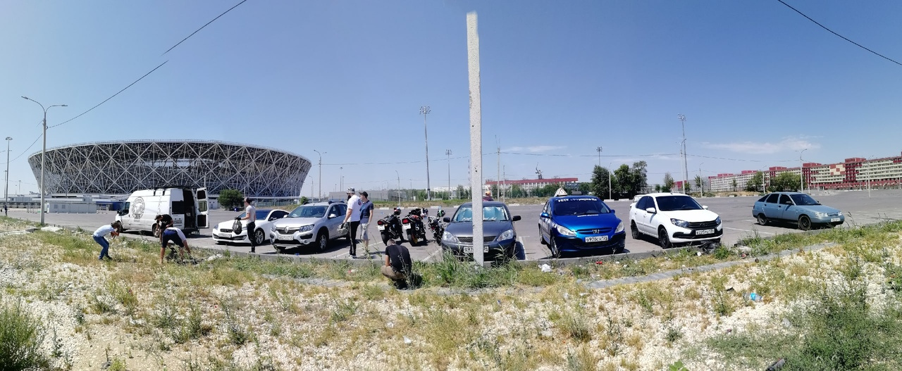 Помочь в уборке приехали и мотоциклисты Помочь в уборке приехали и мотоциклисты