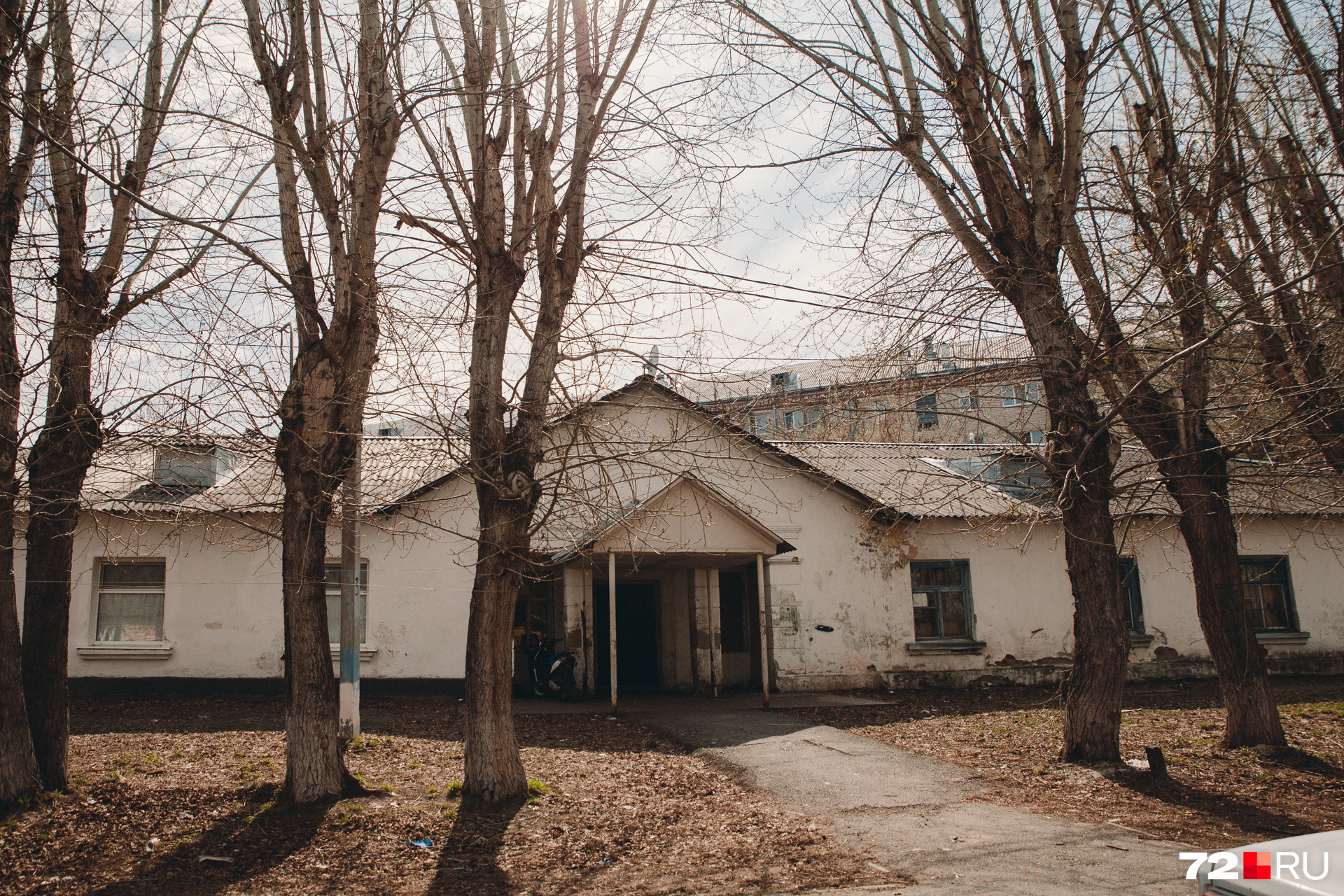 Вход в общежитие на Мельзаводской