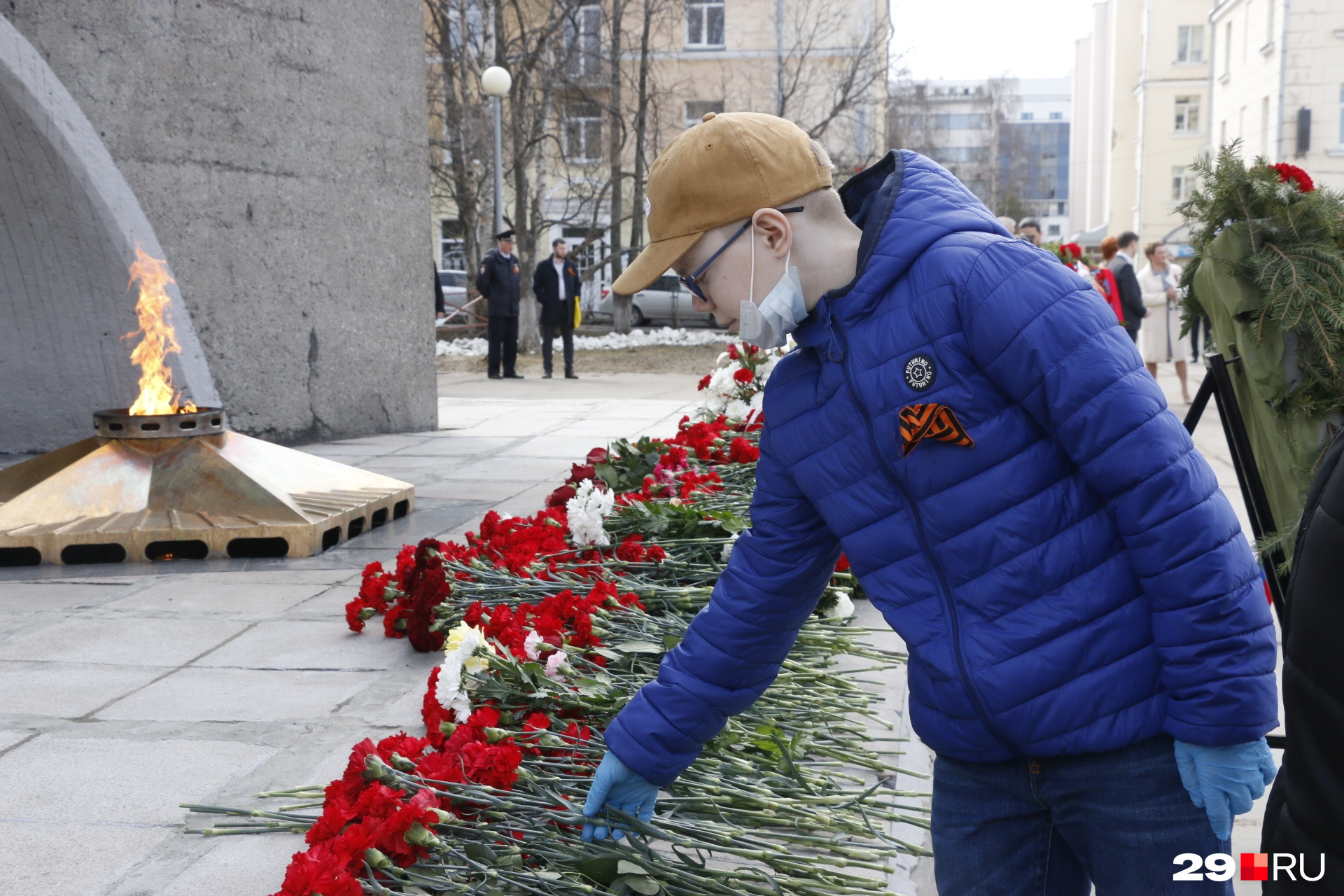 Прикоснуться к памяти в защитных перчатках. Такое нынче время Прикоснуться к памяти в защитных перчатках. Такое нынче время