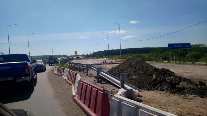 Пробок будет меньше: на Челябинском тракте раньше срока отремонтировали развязку и мост через реку Сысерть
