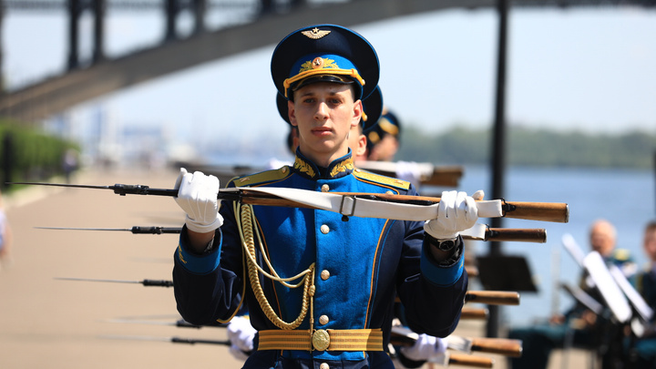 Праздник в самоизоляции: лучшие кадры 75-й годовщины парада Победы в Красноярске