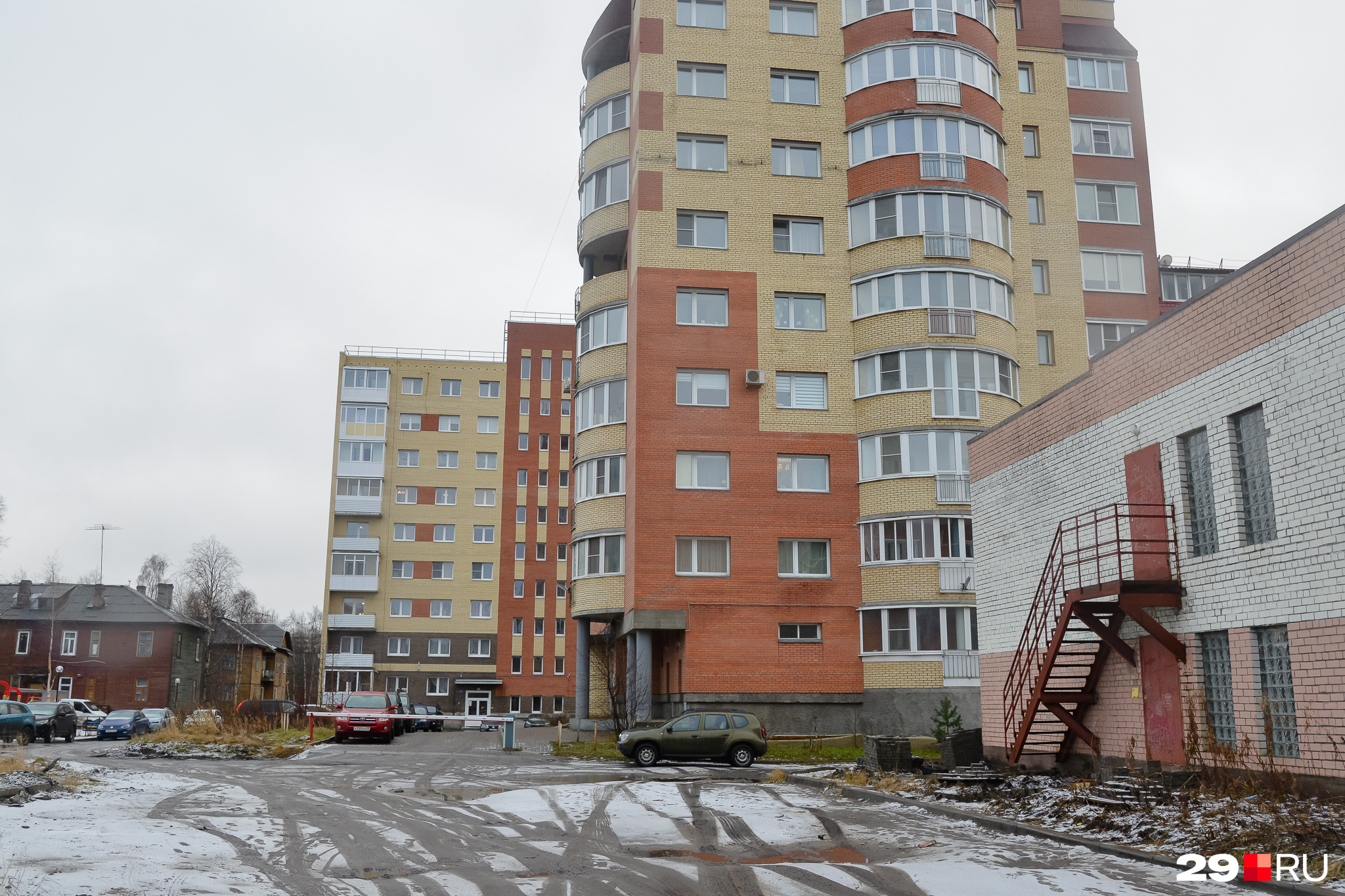 Жильцы домов на улице Серафимовича тоже обеспокоены застройкой квартала
