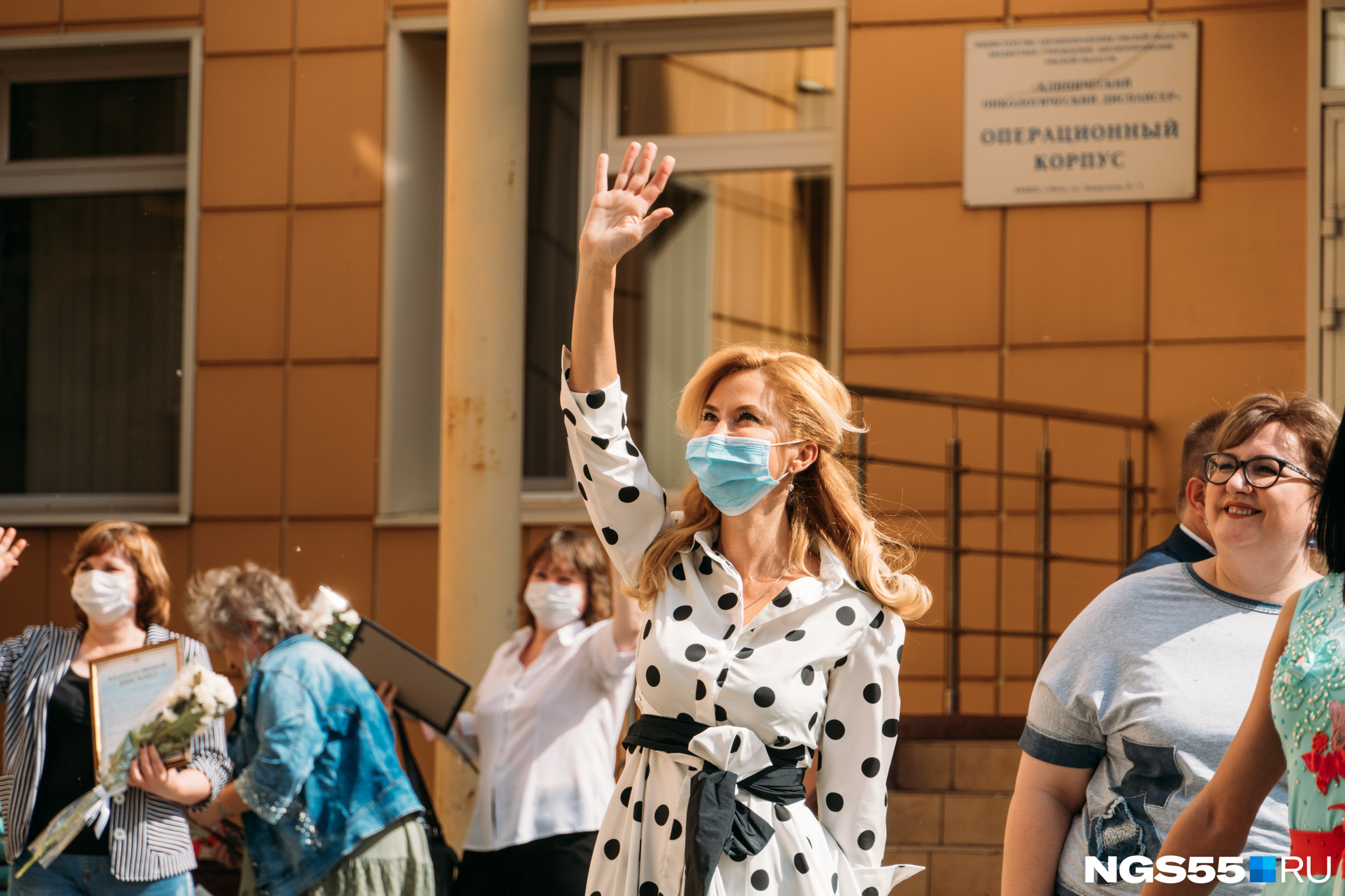 Ирина Солдатова, бывший главный неонатолог Москвы, лично поздравляет с Днем защиты детей пациентов онкодиспансера Ирина Солдатова, бывший главный неонатолог Москвы, лично поздравляет с Днем защиты детей пациентов онкодиспансера