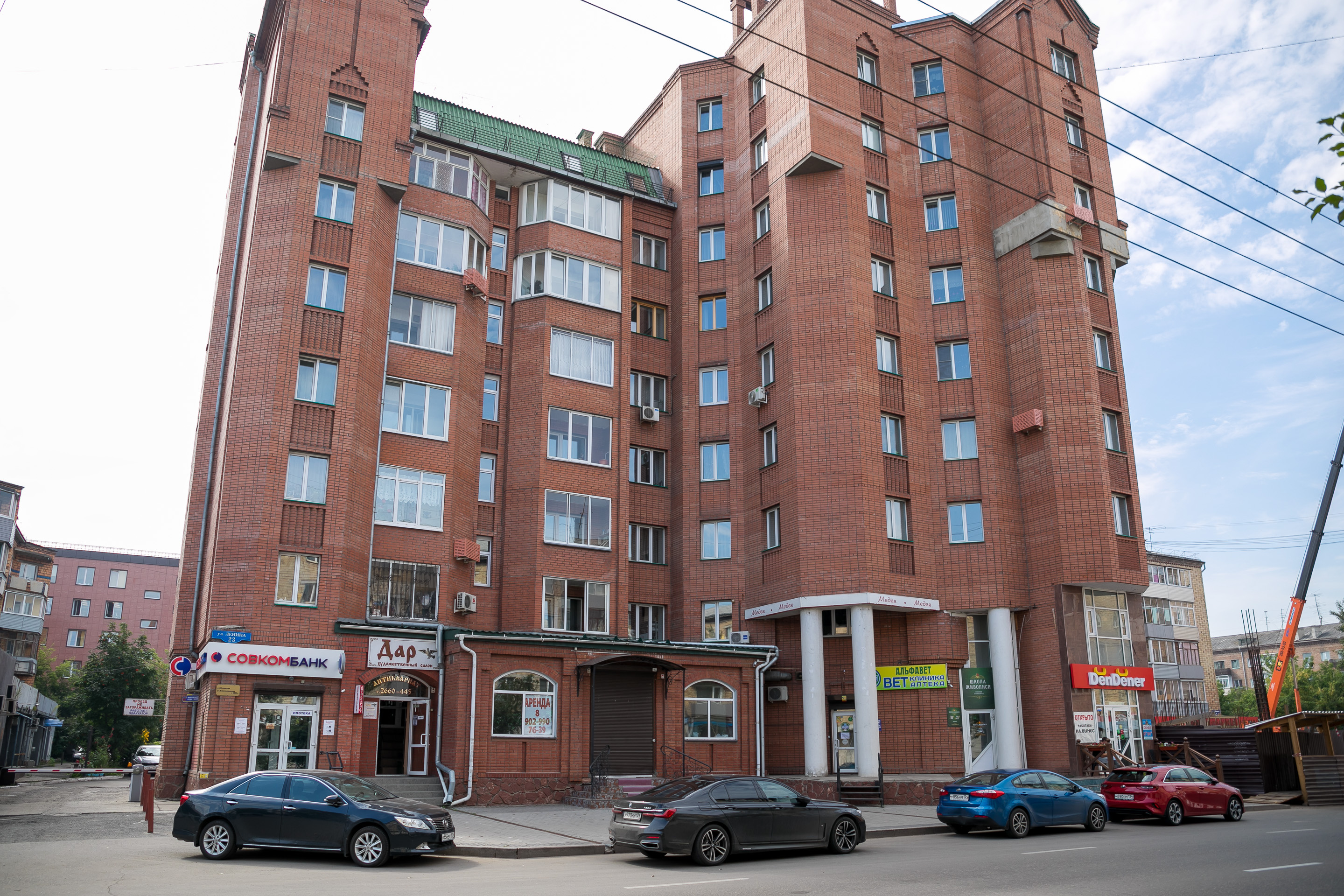 В этом здании был зарегистрирован кооператив. По словам пострадавших, «Ресурс-Финанс» часто менял адреса и обманывал арендаторов В этом здании был зарегистрирован кооператив. По словам пострадавших, «Ресурс-Финанс» часто менял адреса и обманывал арендаторов