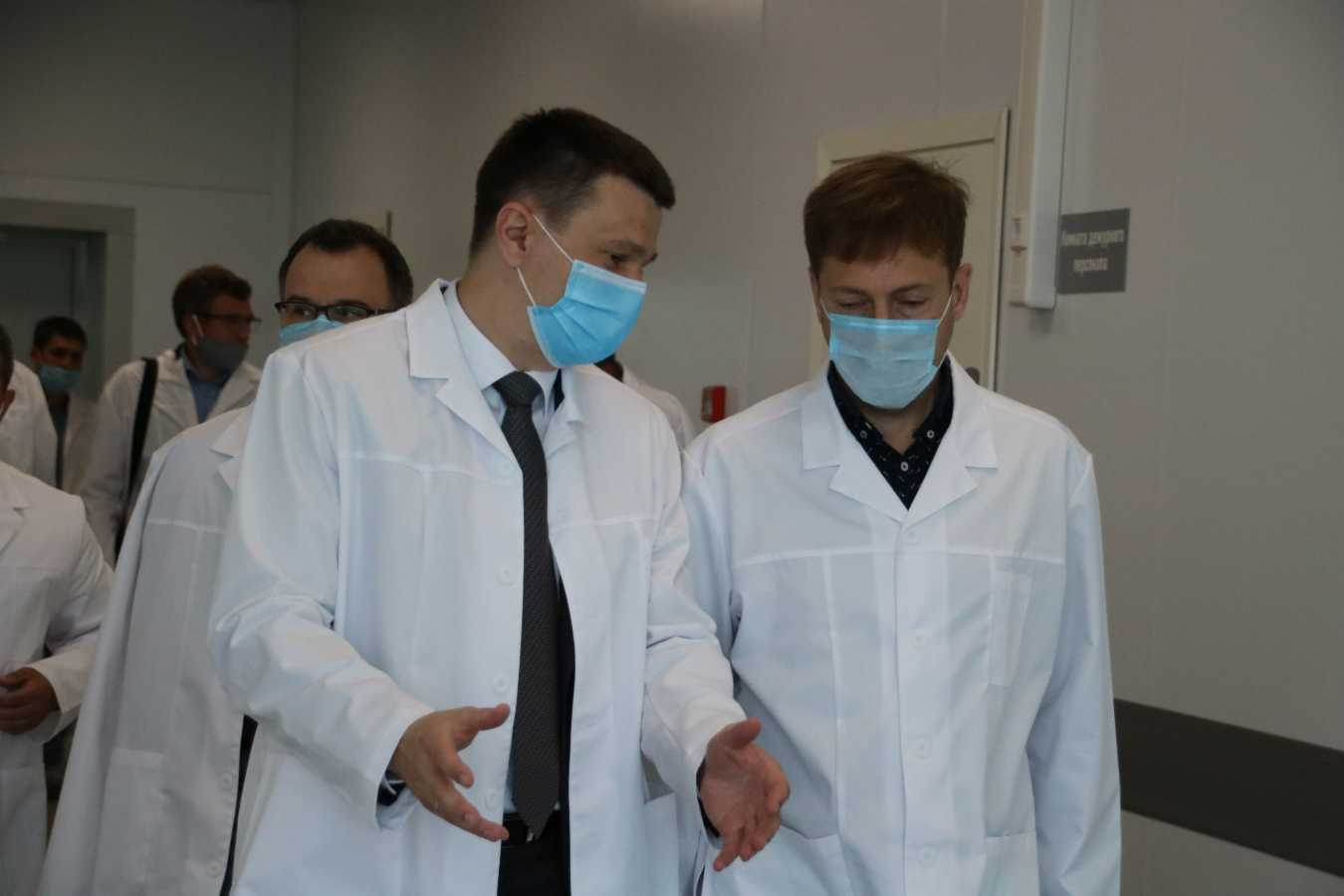 Максим Забелин часто встречает своих коллег в инфекционном госпитале