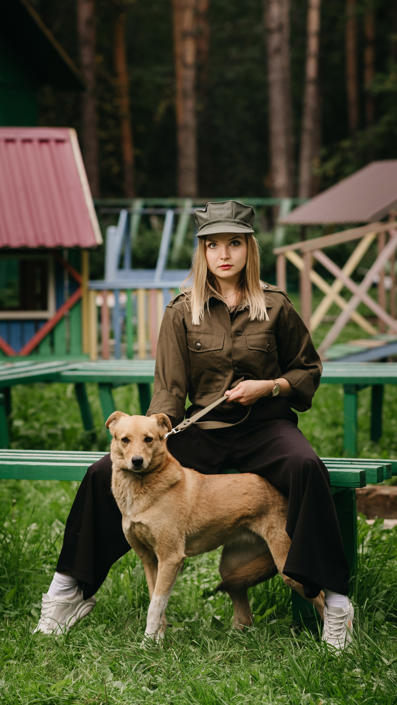 Валерия Шелковникова, ведущая программы «Утренний экспресс», и Стеша. Этой девочке надо в теплое жилье и терпеливого хозяина, она очень пугливая и робкая