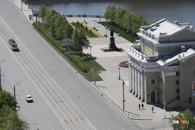 Удивительно, но на улицах города в День Победы было немноголюдно Удивительно, но на улицах города в День Победы было немноголюдно