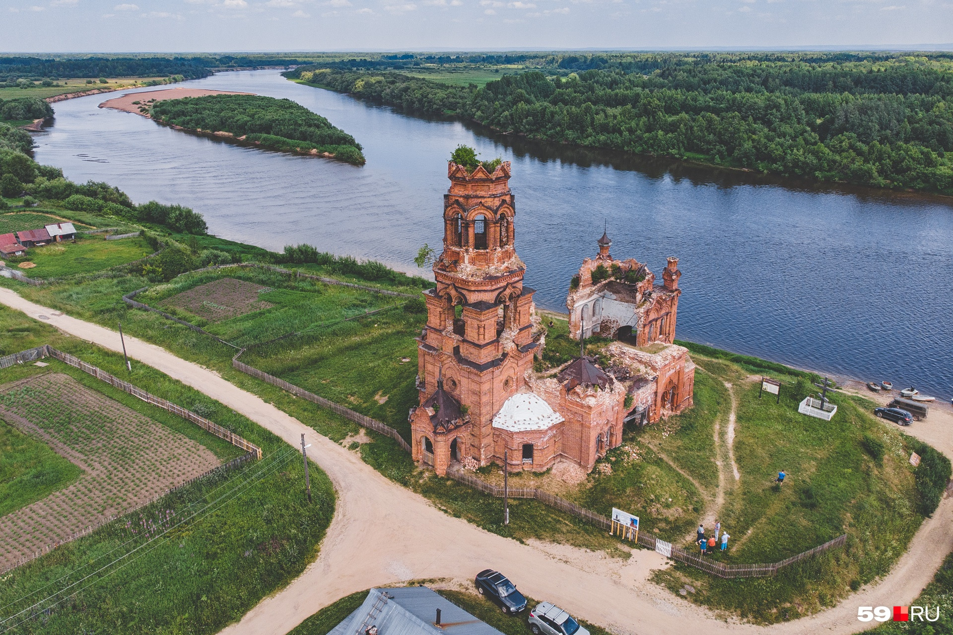 14 июля мы показали старинную церковь в селе Покча под Чердынью, которую недавно <a href="https://59.ru/text/culture/69364930/" target="_blank" class="_">начали восстанавливать местные жители</a><br>
