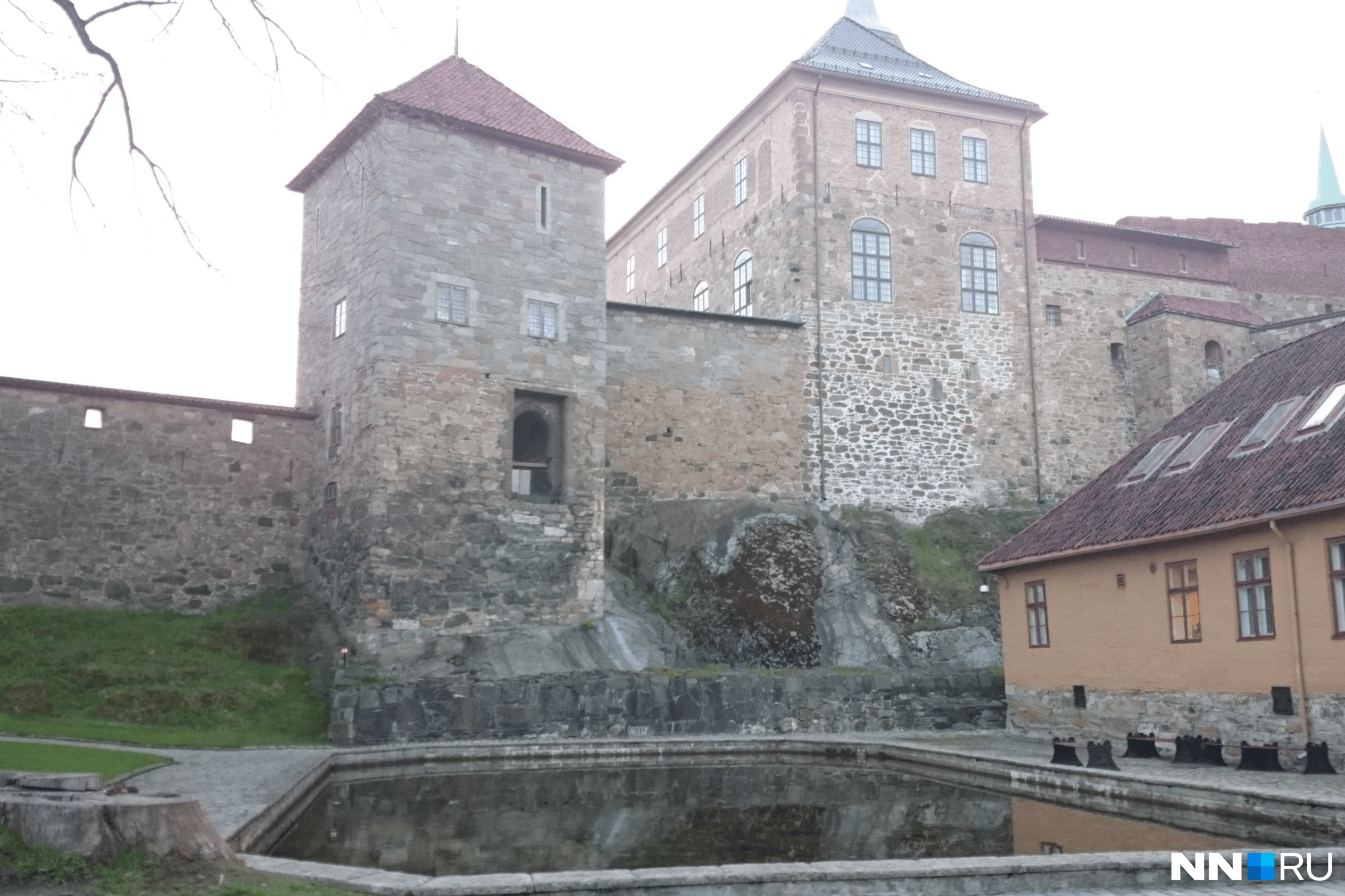 В центре Осло находится старинная крепость, от которой и разрастался город. Ничего не напоминает? В центре Осло находится старинная крепость, от которой и разрастался город. Ничего не напоминает?
